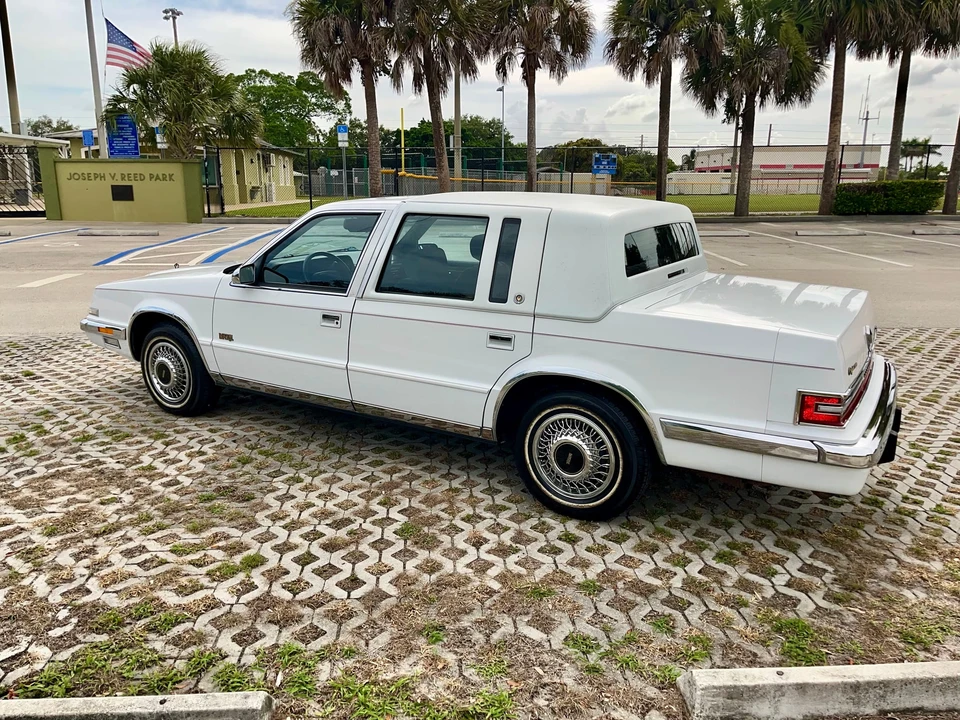 1993 Chrysler Imperial - Image 16 of 31