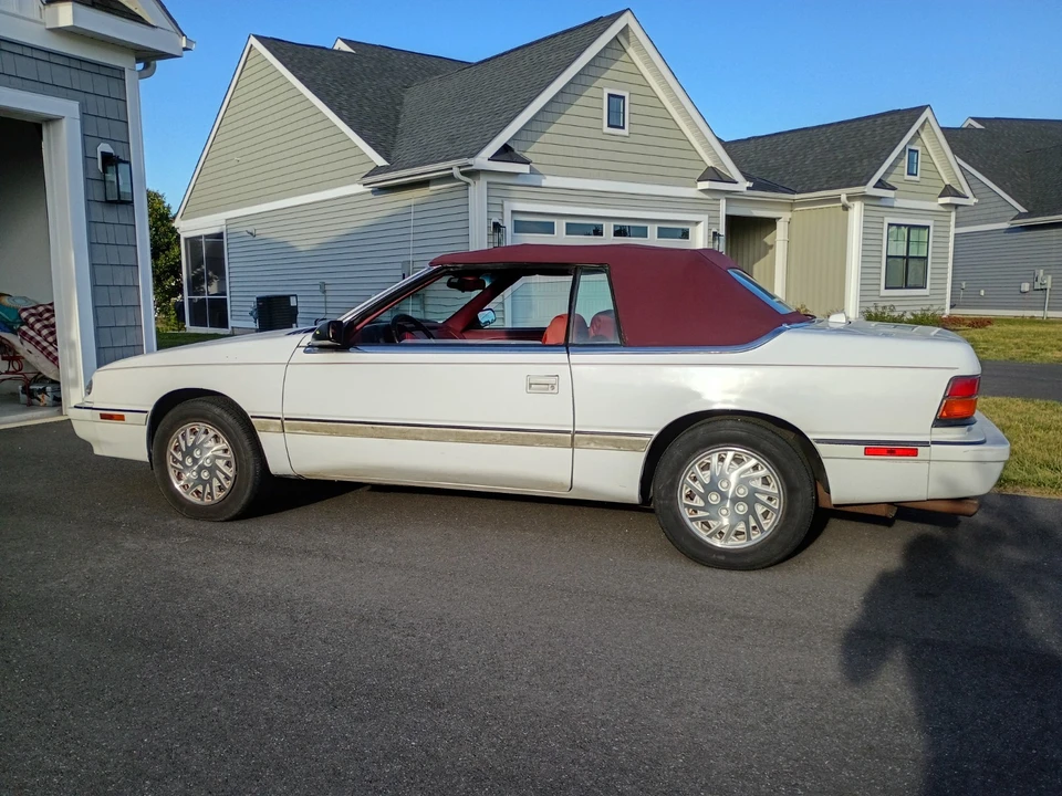 1993 Chrysler LeBaron - Image 5 of 10