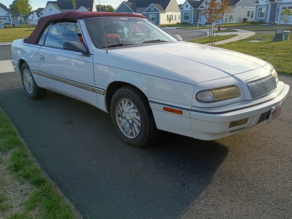 1993 Chrysler LeBaron - Image 2 of 10