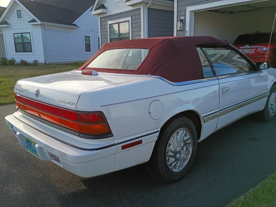 1993 Chrysler LeBaron - Image 6 of 10