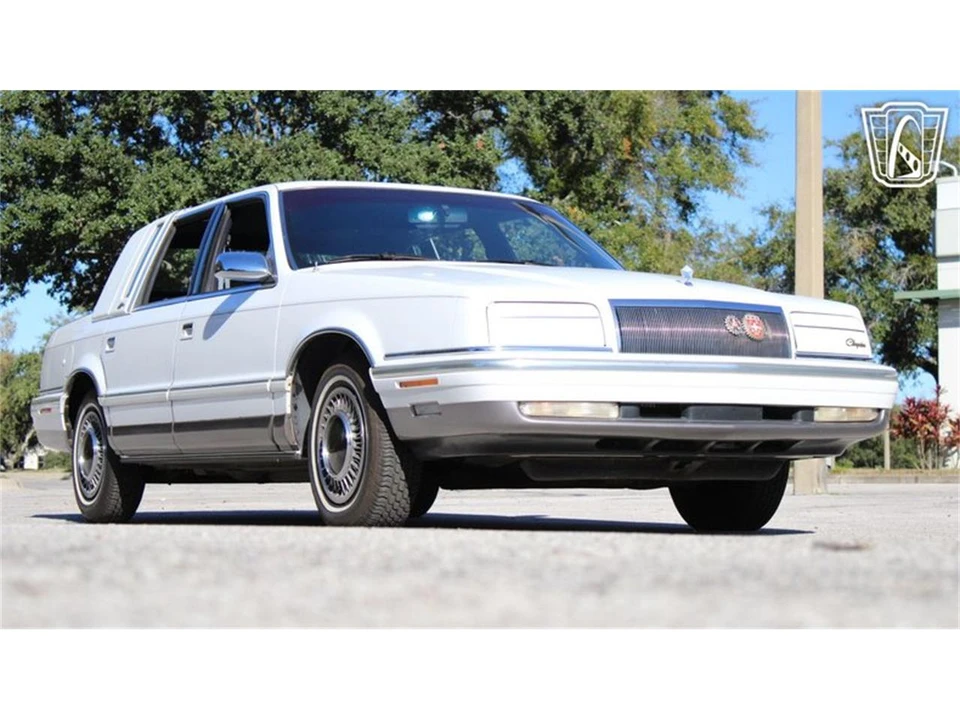 1993 Chrysler New Yorker - Image 11 of 31