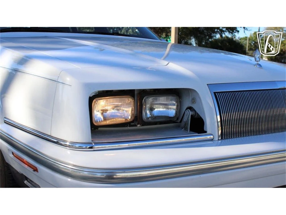 1993 Chrysler New Yorker - Image 27 of 31