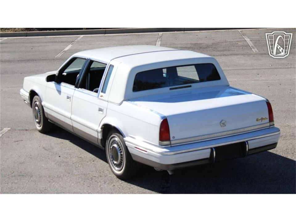 1993 Chrysler New Yorker - Image 7 of 31