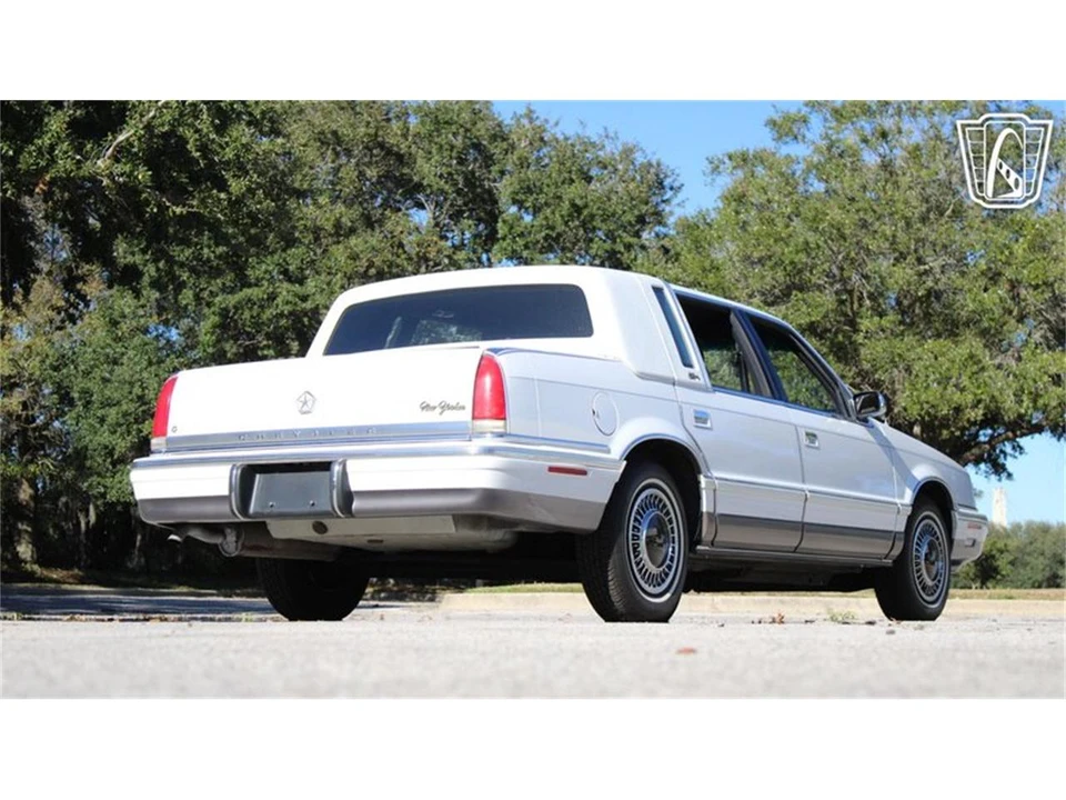 1993 Chrysler New Yorker - Image 8 of 31