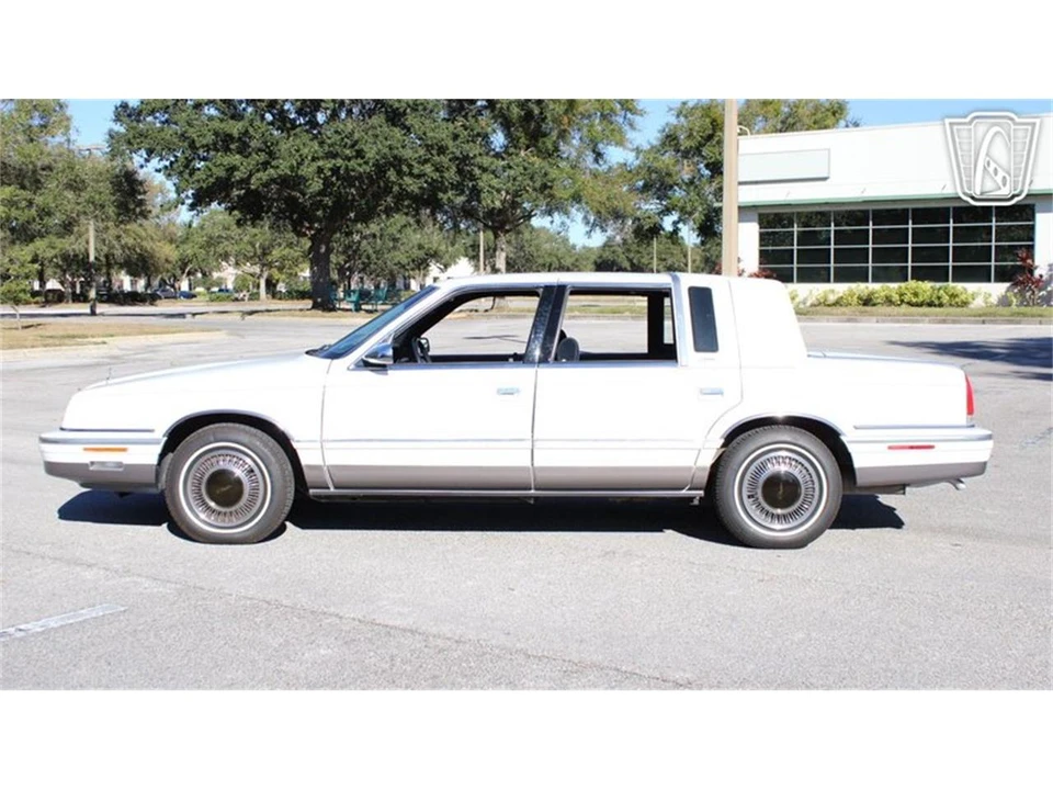 1993 Chrysler New Yorker - Image 18 of 31