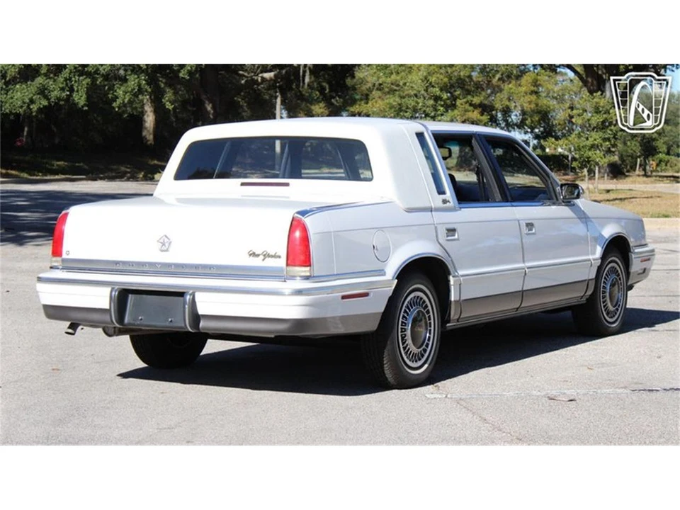 1993 Chrysler New Yorker - Image 9 of 31