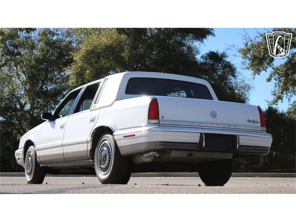 1993 Chrysler New Yorker - Image 5 of 31