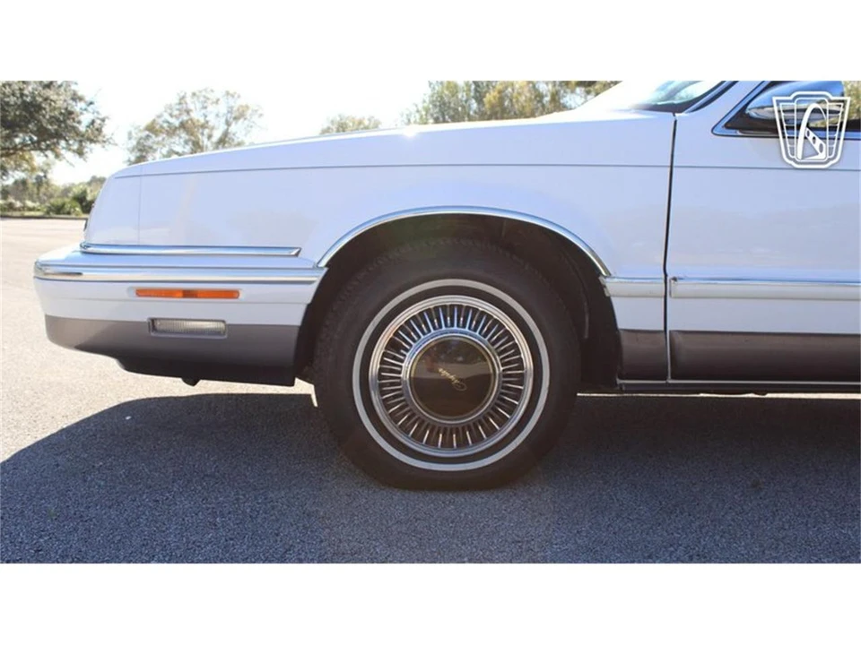 1993 Chrysler New Yorker - Image 30 of 31