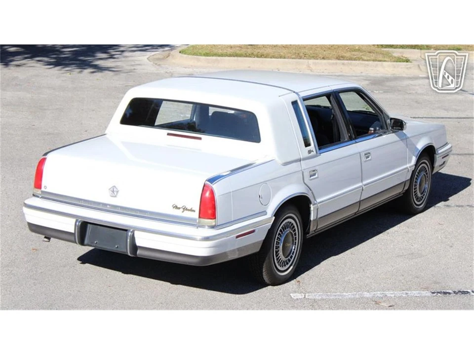 1993 Chrysler New Yorker - Image 10 of 31