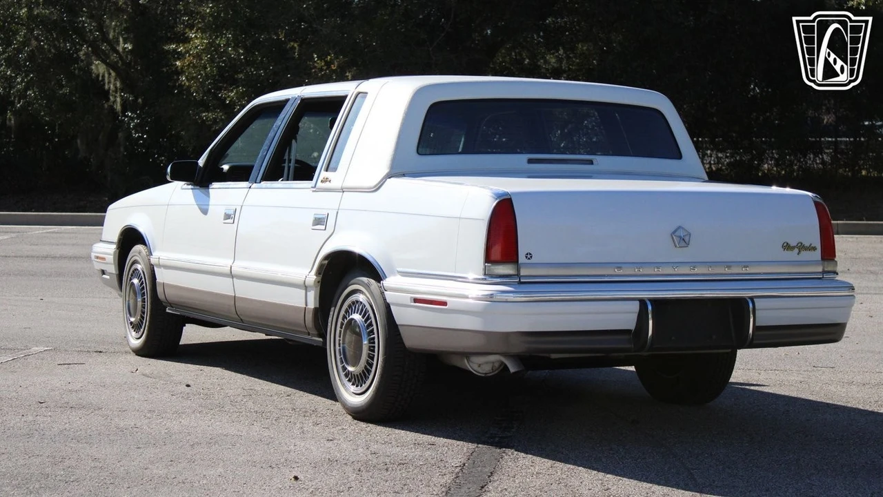 1993 Chrysler New Yorker - Image 7 of 12
