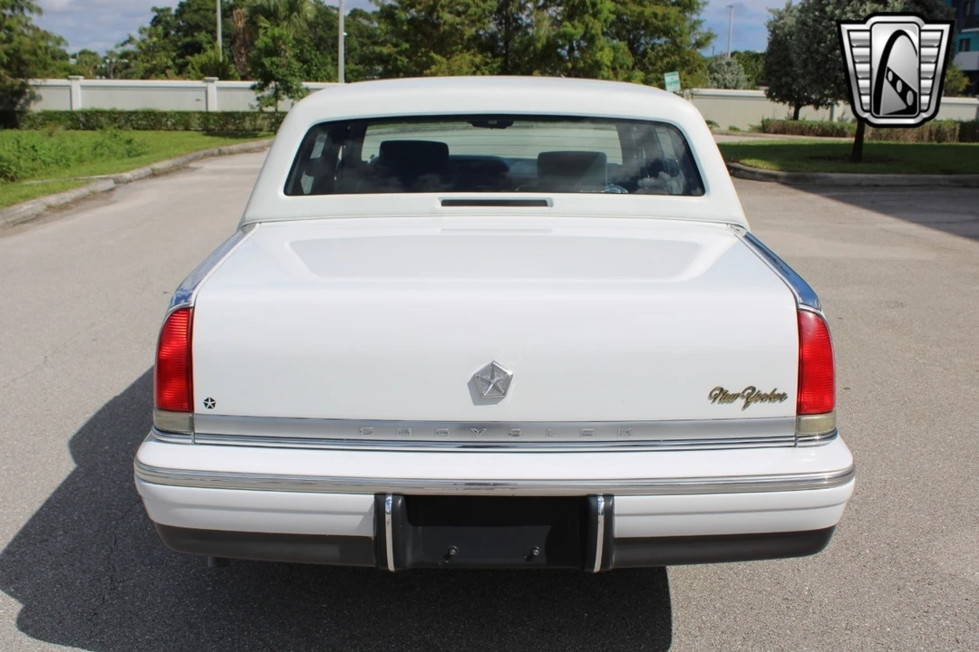 1993 Chrysler New Yorker - Image 9 of 12