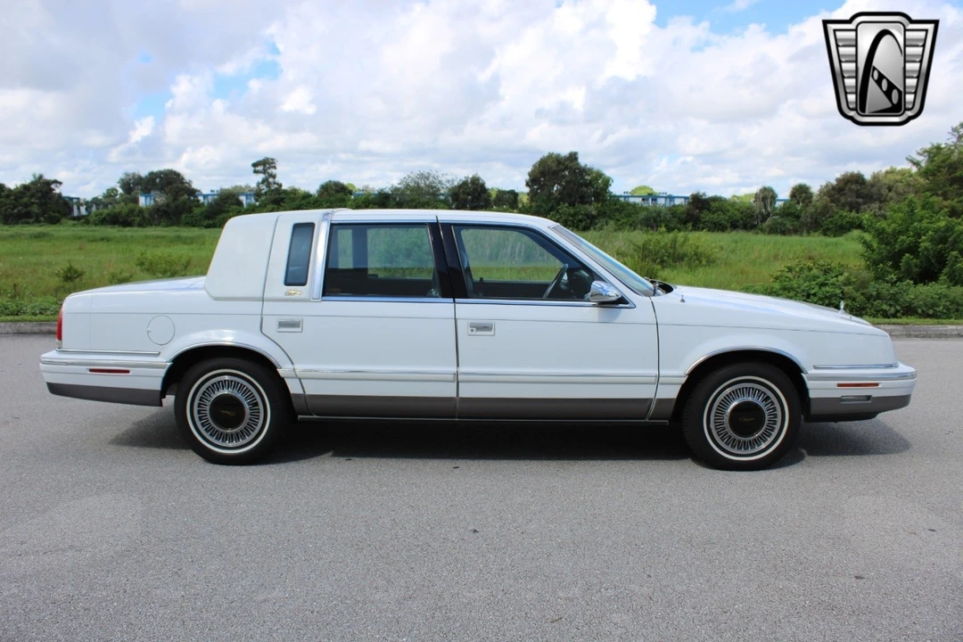 1993 Chrysler New Yorker - Image 11 of 12