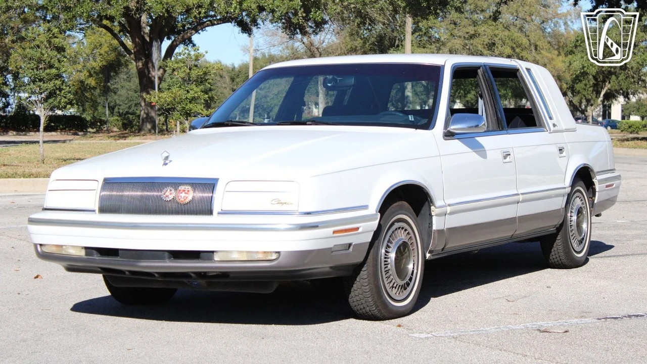1993 Chrysler New Yorker - Image 4 of 12