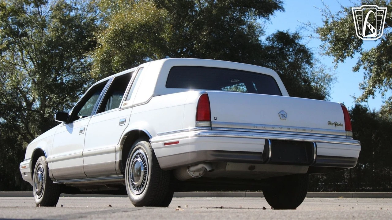 1993 Chrysler New Yorker - Image 6 of 12