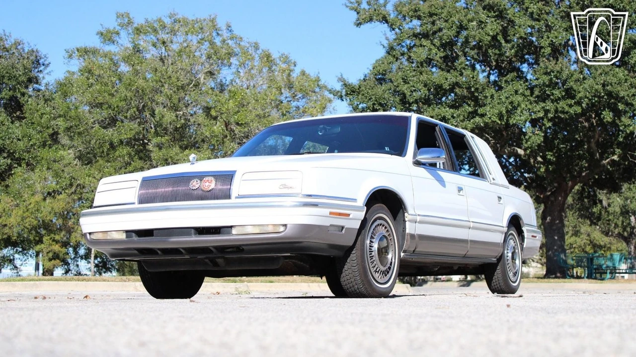 1993 Chrysler New Yorker - Image 3 of 12