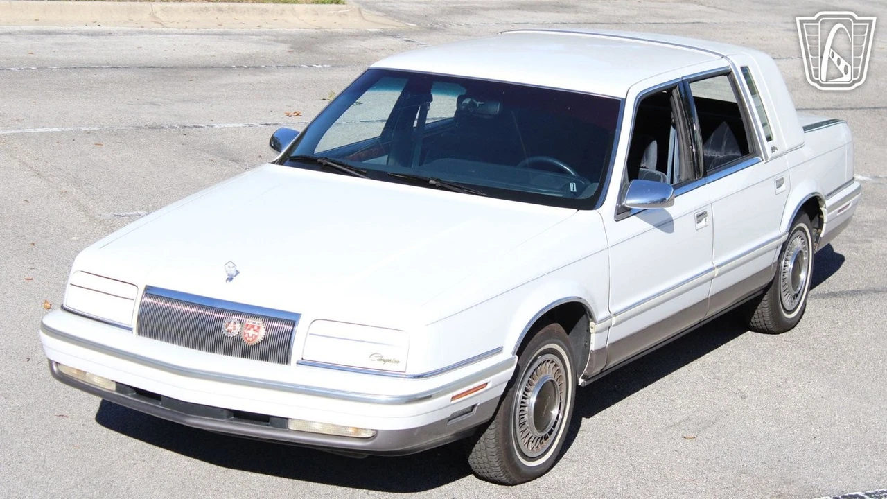 1993 Chrysler New Yorker - Image 5 of 12