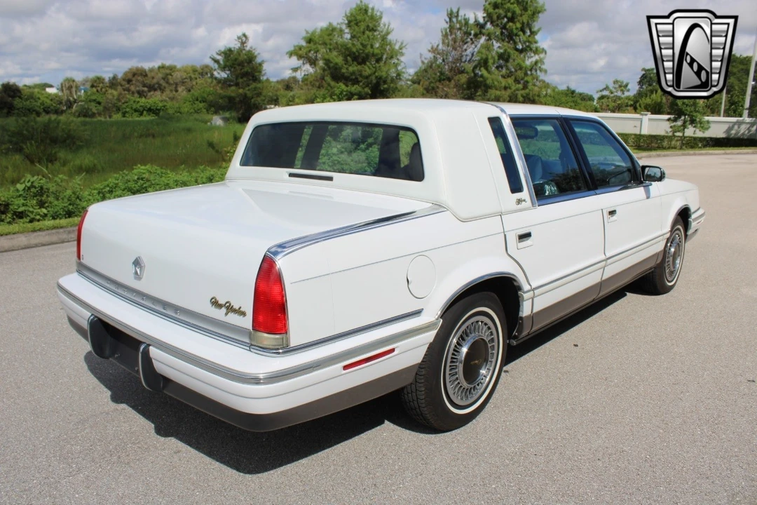 1993 Chrysler New Yorker - Image 10 of 12