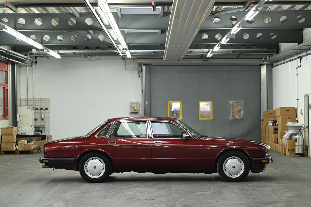1993 Daimler - Image 2 of 31