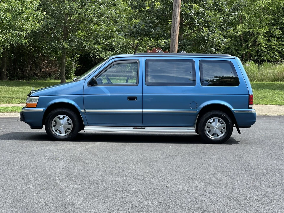 1993 Dodge Caravan - Image 5 of 31