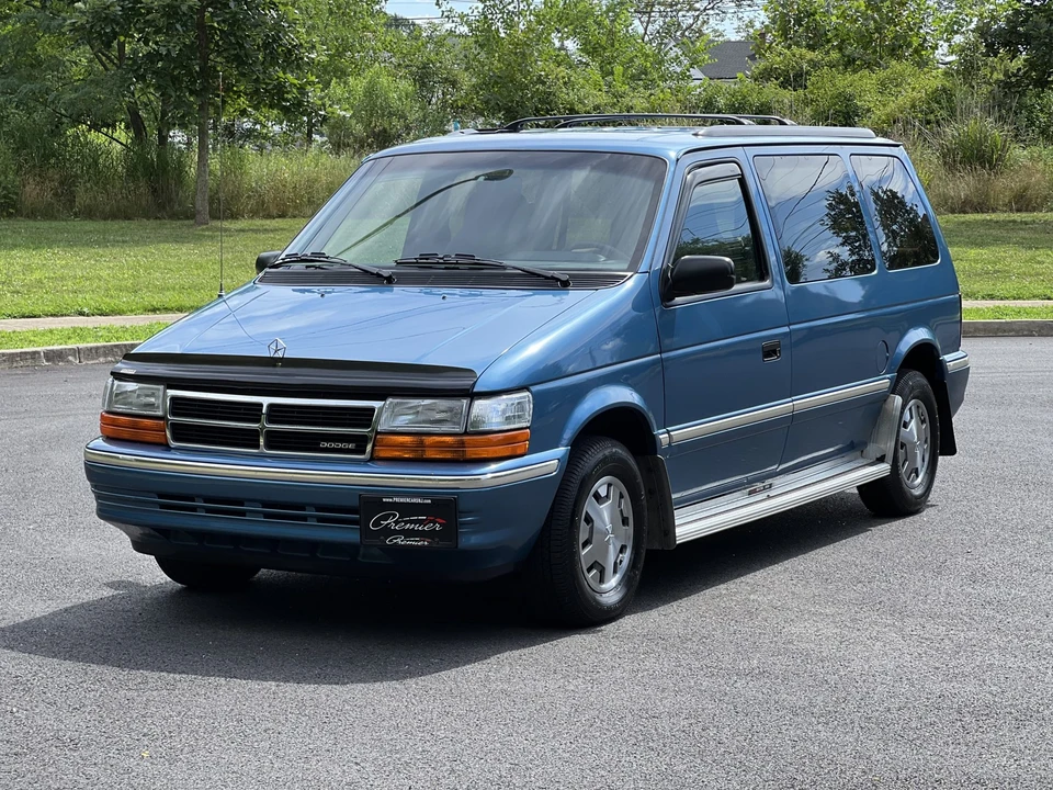 1993 Dodge Caravan - Image 2 of 31
