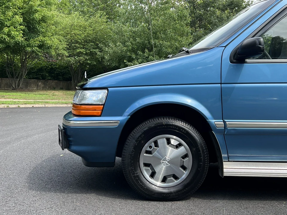 1993 Dodge Caravan - Image 19 of 31