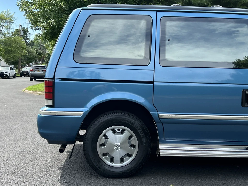1993 Dodge Caravan - Image 21 of 31
