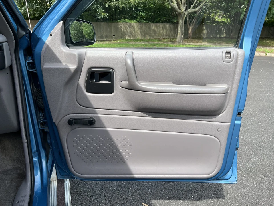 1993 Dodge Caravan - Image 30 of 31