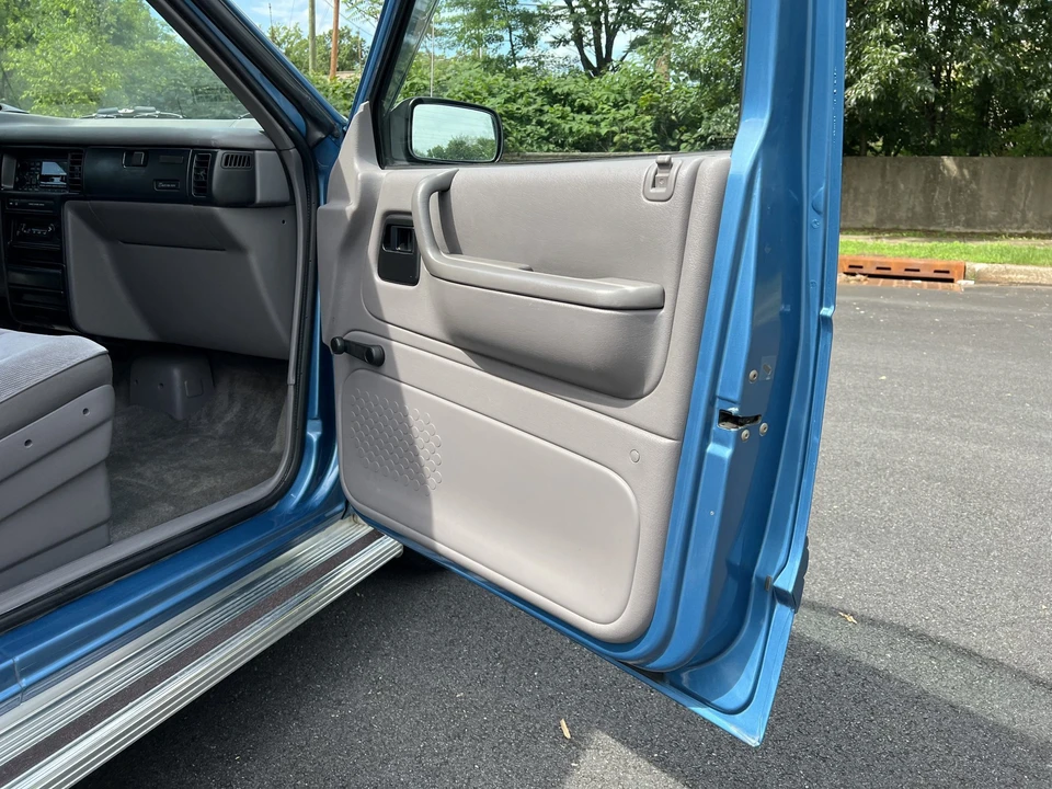 1993 Dodge Caravan - Image 29 of 31