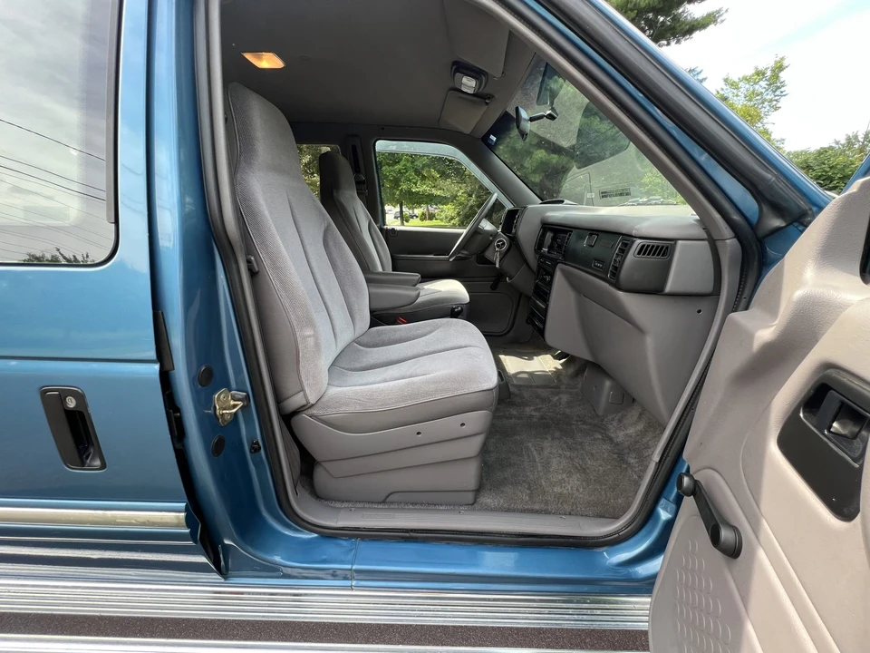 1993 Dodge Caravan - Image 31 of 31