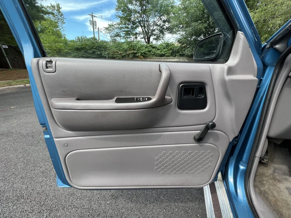 1993 Dodge Caravan - Image 23 of 31