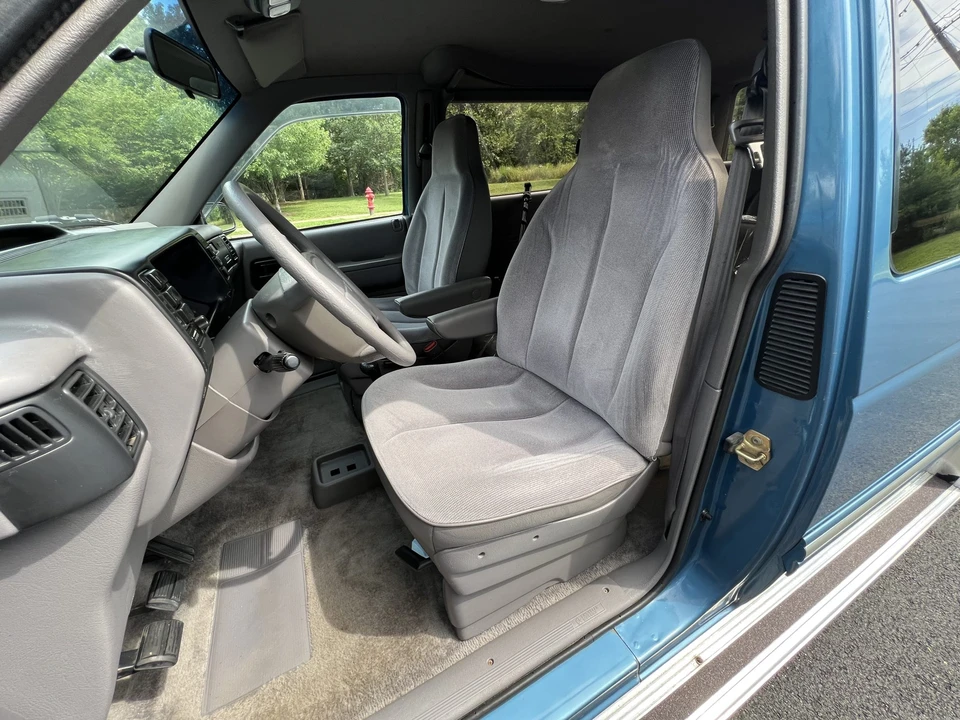 1993 Dodge Caravan - Image 28 of 31
