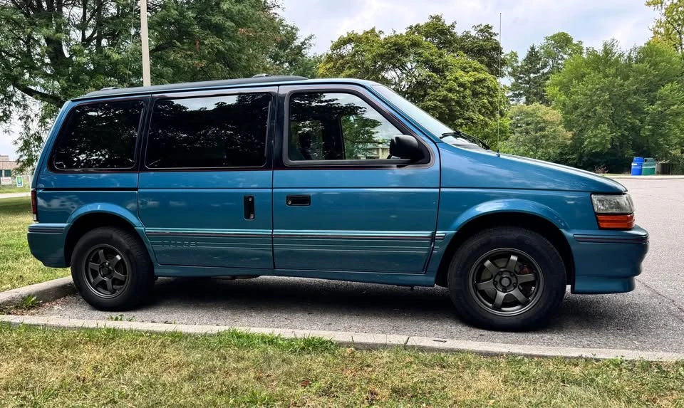 1993 Dodge Caravan - Image 2 of 11