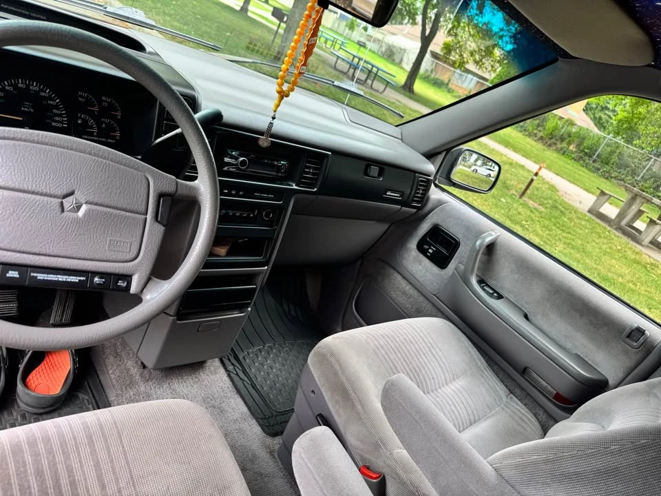 1993 Dodge Caravan - Image 9 of 11