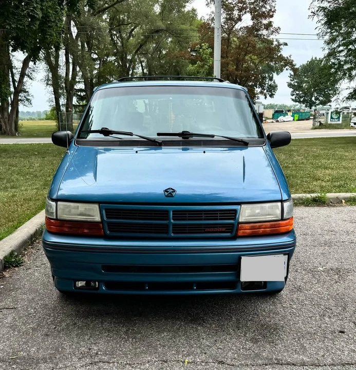 1993 Dodge Caravan - Image 3 of 11