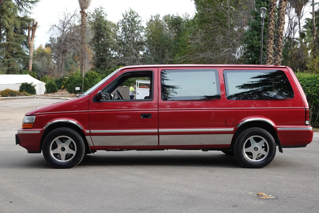 1993 Dodge Caravan - Image 6 of 31