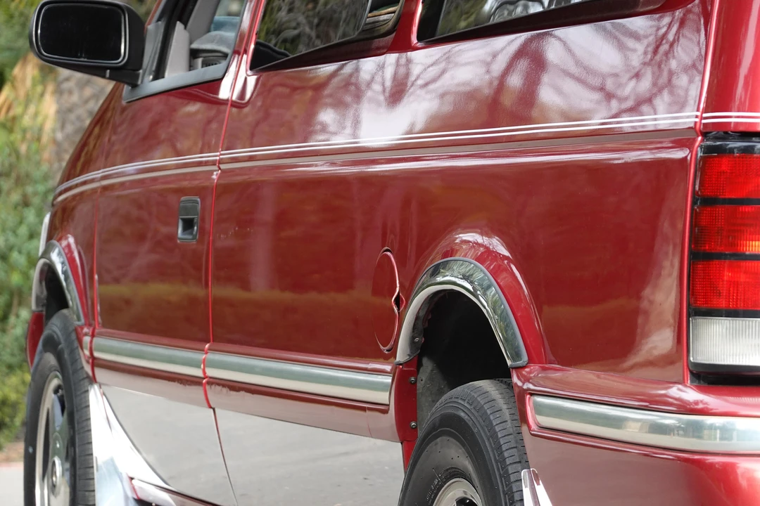 1993 Dodge Caravan - Image 16 of 31