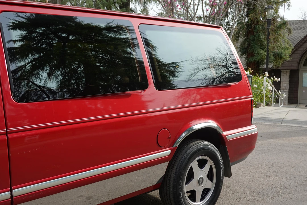 1993 Dodge Caravan - Image 12 of 31
