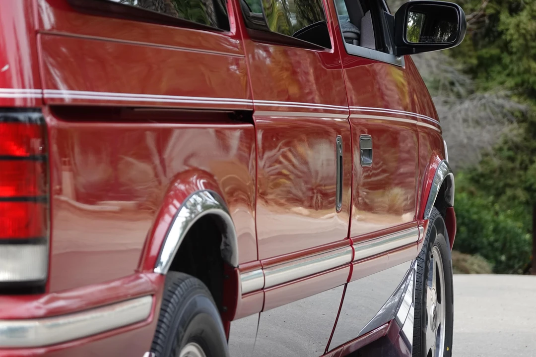 1993 Dodge Caravan - Image 24 of 31