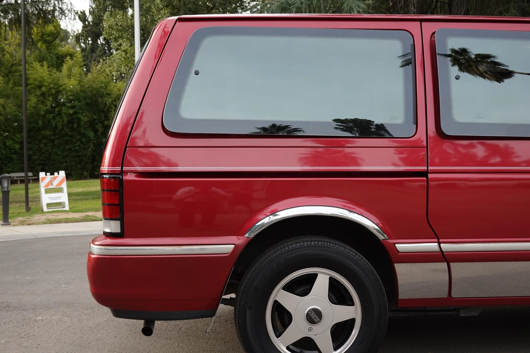 1993 Dodge Caravan - Image 25 of 31