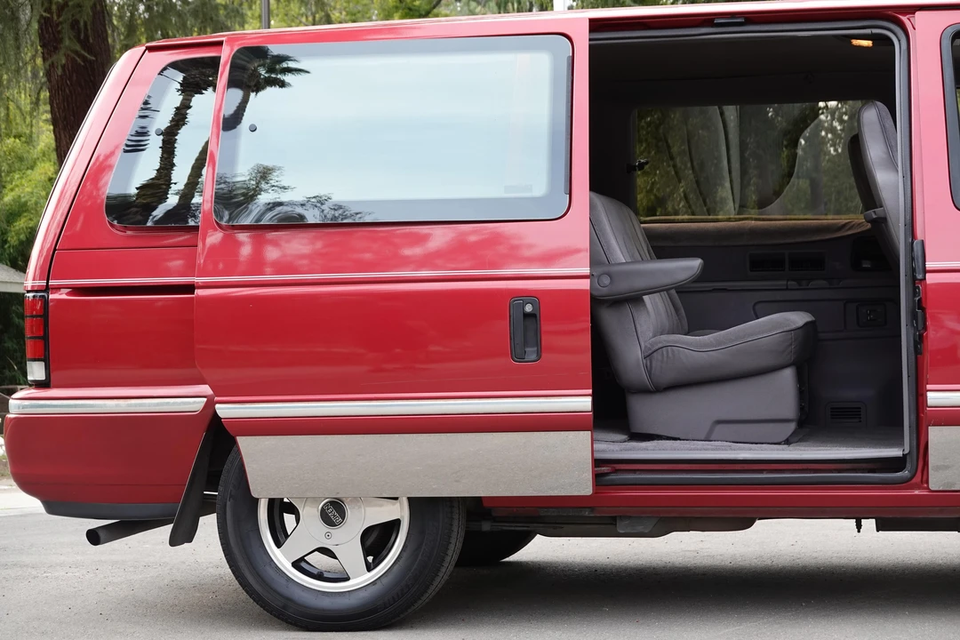 1993 Dodge Caravan - Image 26 of 31