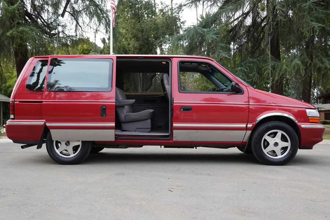 1993 Dodge Caravan - Image 3 of 31