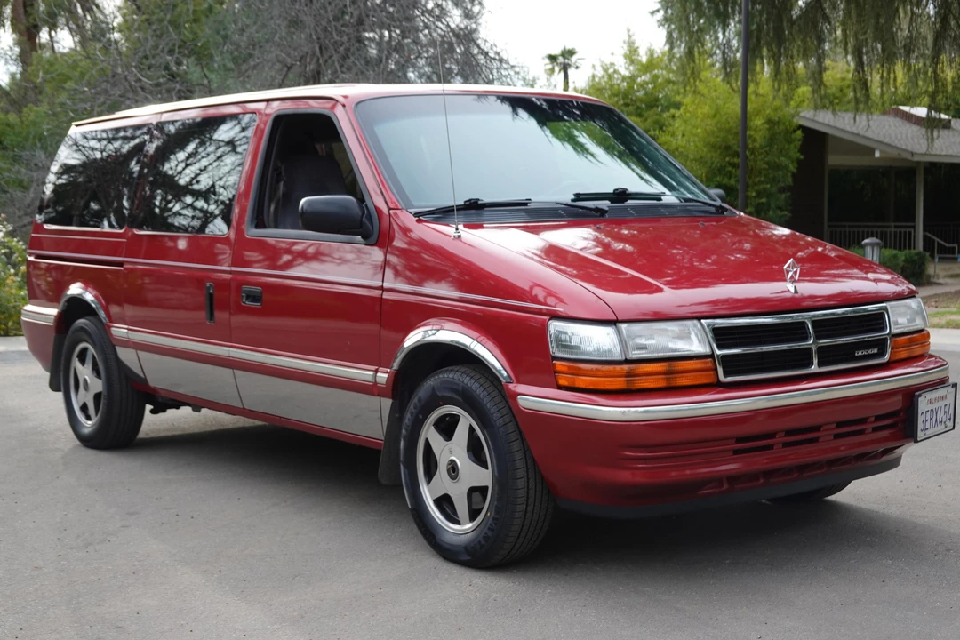 1993 Dodge Caravan - Image 2 of 31