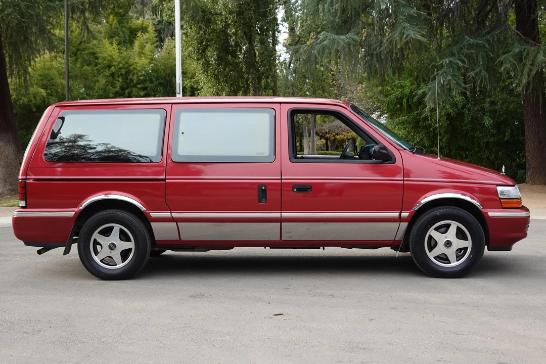 1993 Dodge Caravan - Image 7 of 31