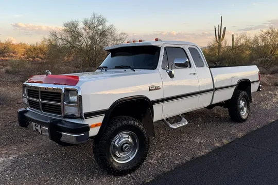 1993 Dodge Power Ram W250 Club Cab Cummins 4×4 5-Speed