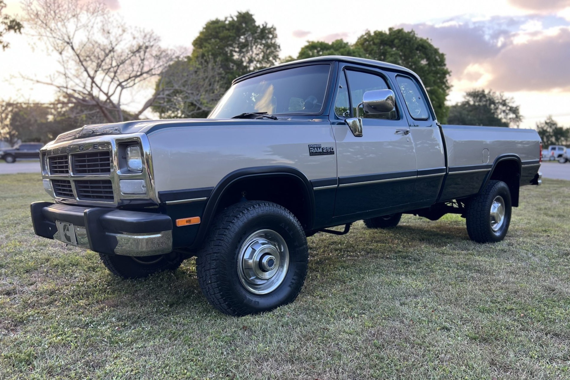 1993 Dodge Power Ram W250 LE Club Cab Cummins 4×4 5-Speed