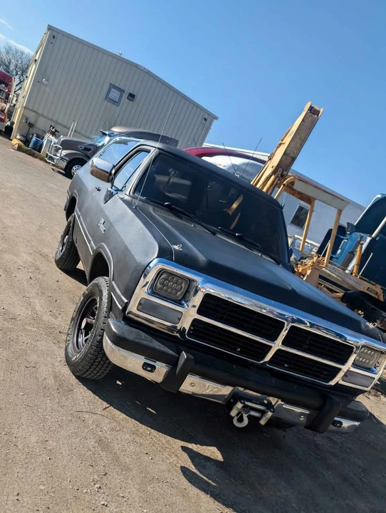 1993 Dodge Ramcharger - Image 2 of 2