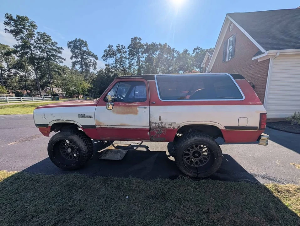 1993 Dodge Ramcharger - Image 7 of 20