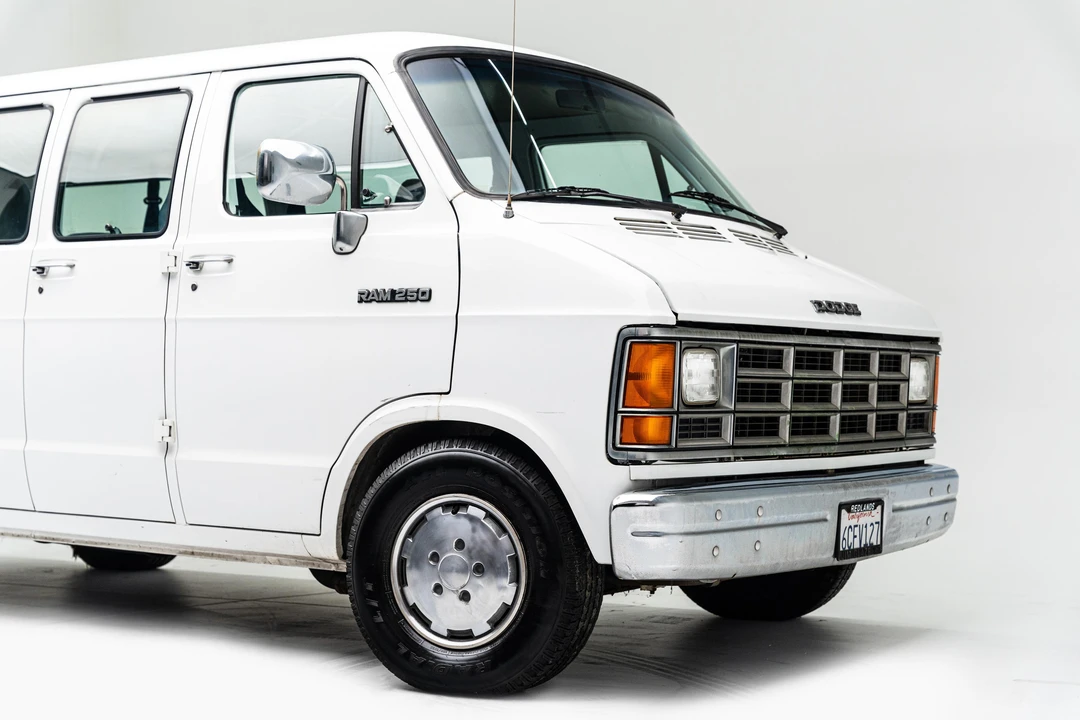1993 Dodge Ram Van - Image 22 of 31