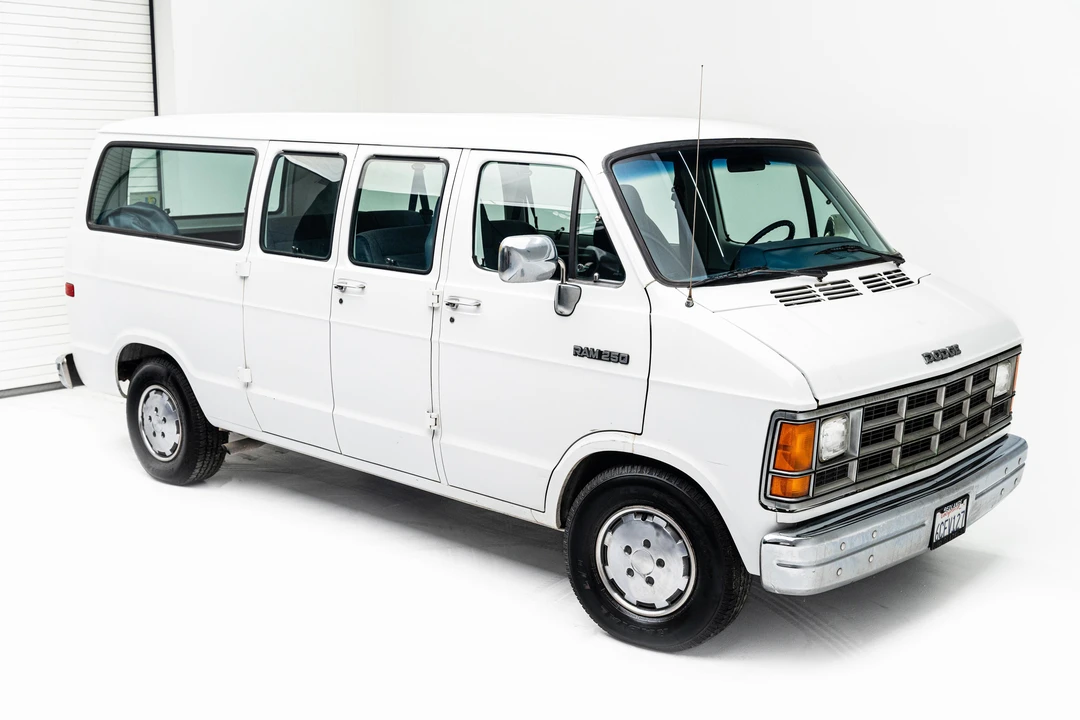 1993 Dodge Ram Van - Image 19 of 31