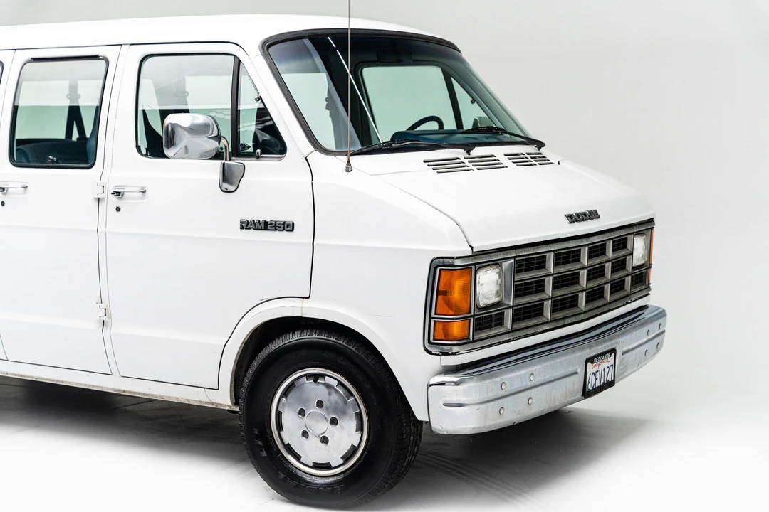 1993 Dodge Ram Van - Image 21 of 31